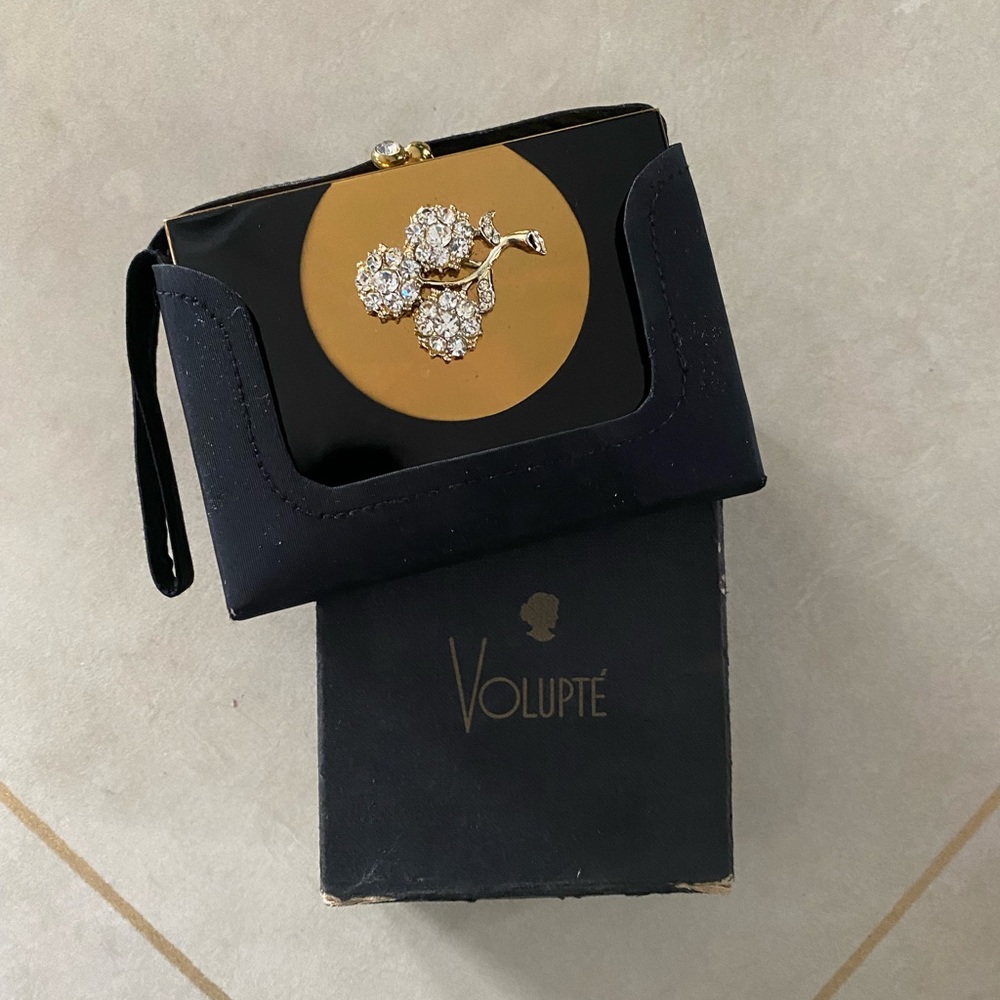 Vintage Volupté Multi Compartment Compact